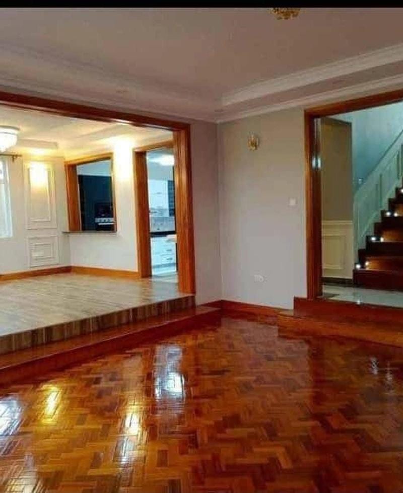 Fitted parquet flooring
